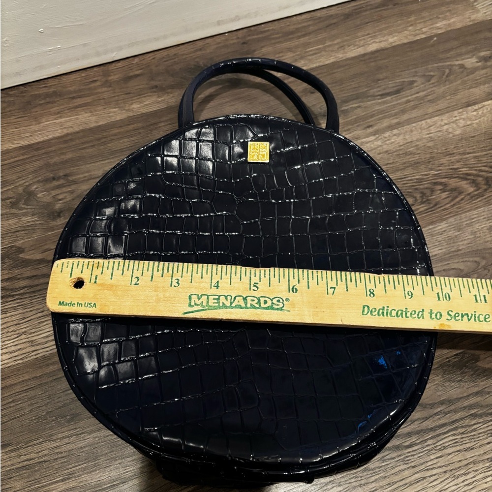 Givenchy Round Navy Croc-Embossed make-up Bag travel luxury convenient - Picture 3 of 12